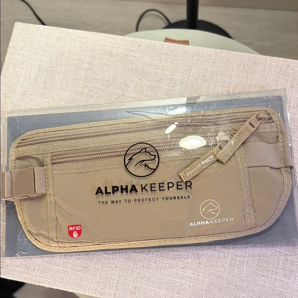 NWT Alpha Keeper RFID Waist Pouch in‎ Beige